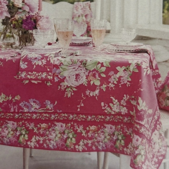 April Cornell Cottage Rose tablecloth table cover 60" X 60" - Picture 5 of 5